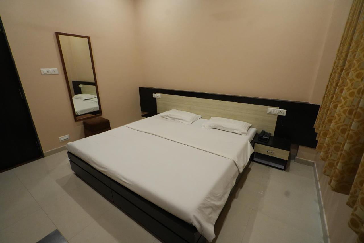 Hotel Ravi Residency Nadiād Exteriér fotografie