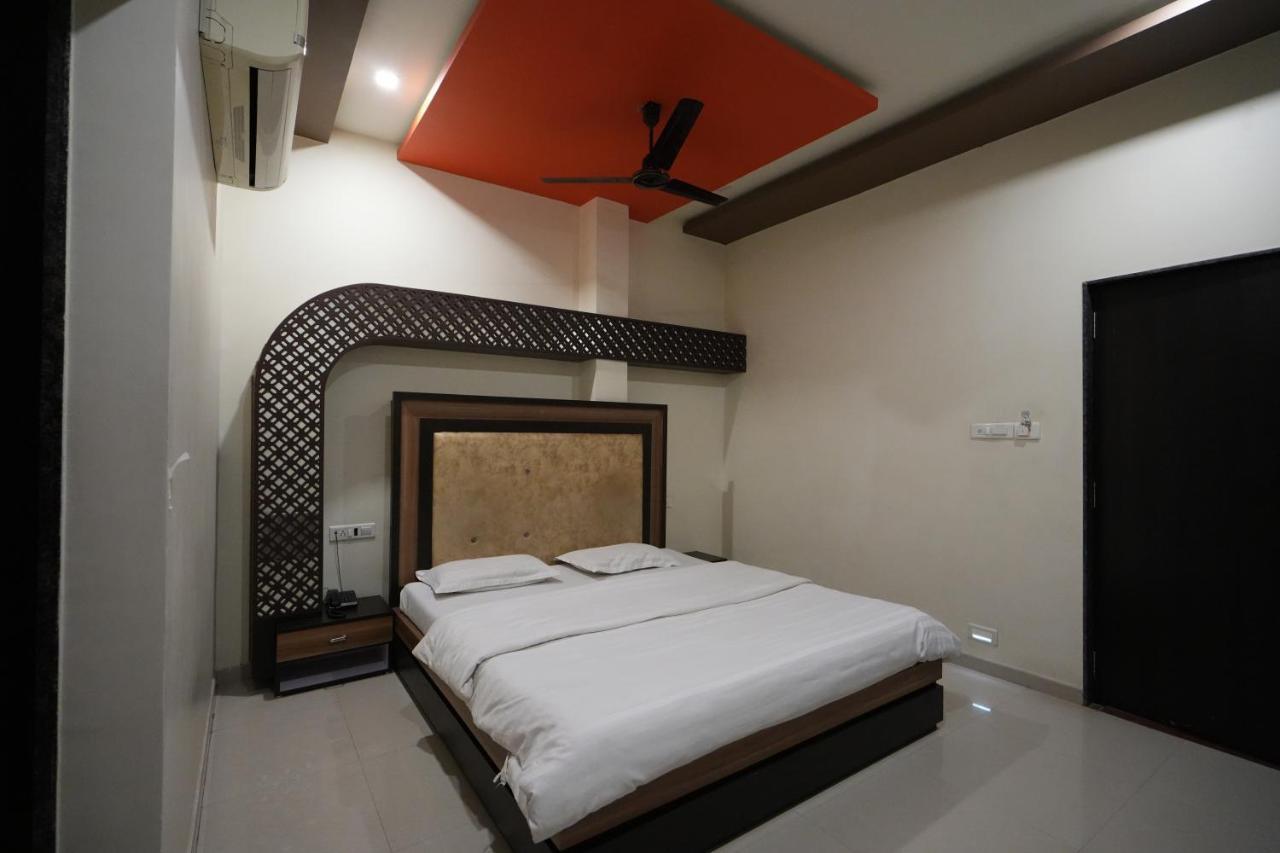 Hotel Ravi Residency Nadiād Exteriér fotografie