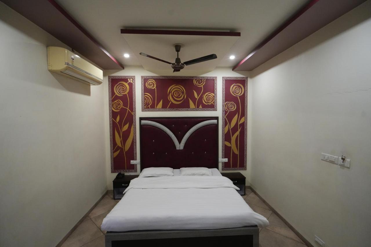 Hotel Ravi Residency Nadiād Exteriér fotografie