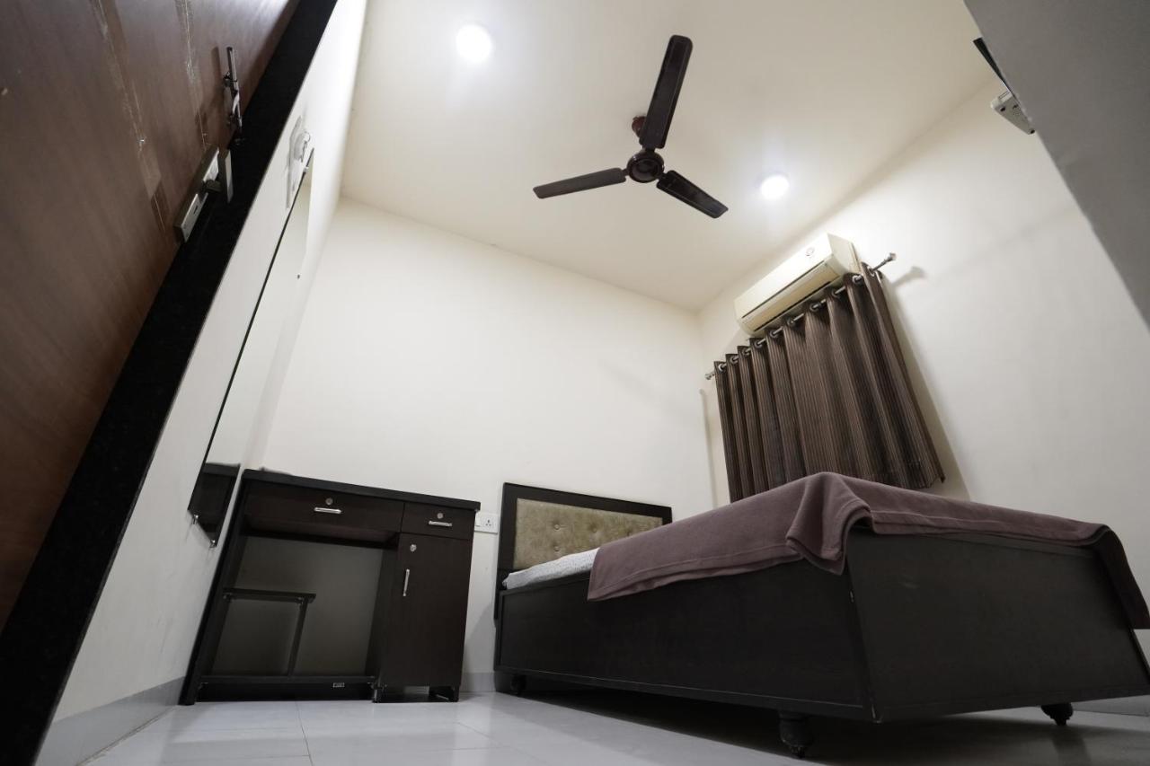 Hotel Ravi Residency Nadiād Exteriér fotografie