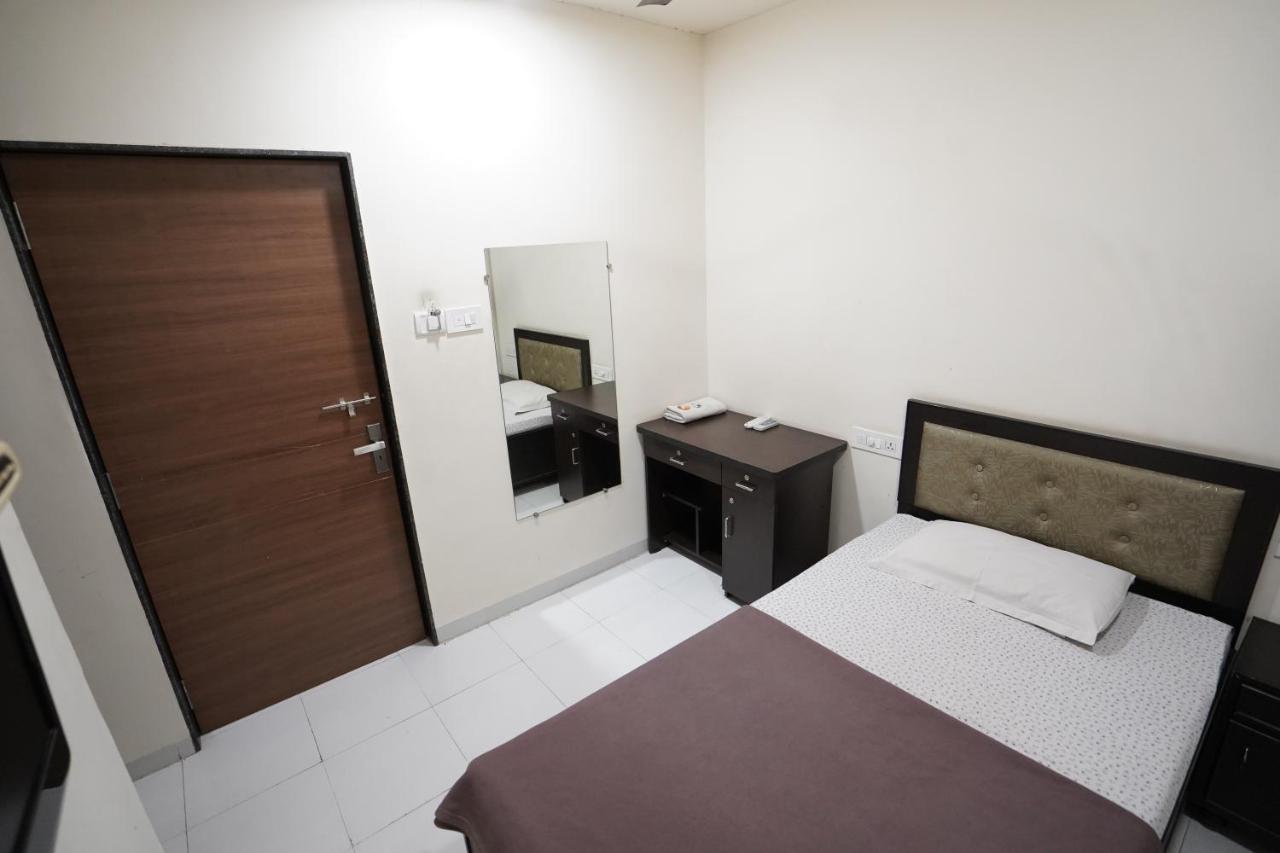 Hotel Ravi Residency Nadiād Exteriér fotografie